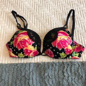 Victoria’s Secret bombshell bra